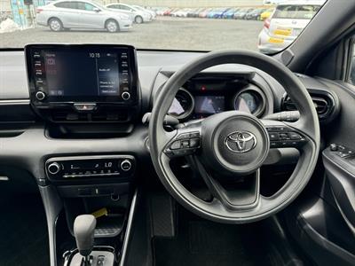 2020 Toyota yaris - Thumbnail